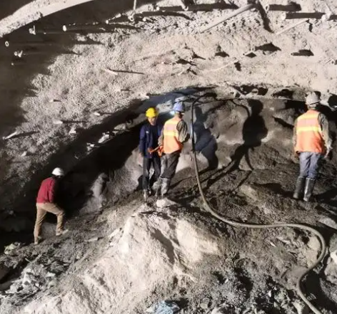 齐齐哈尔拱顶带模注浆料的施工流程及注意事项